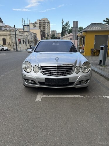 Mercedes E 220-1