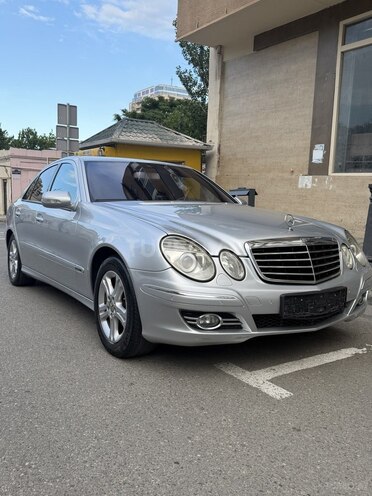 Mercedes E 220-11