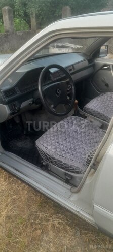 Mercedes 200 D-5