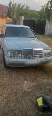 Mercedes 200 D-1