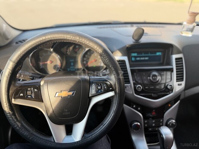 Chevrolet Cruze-12