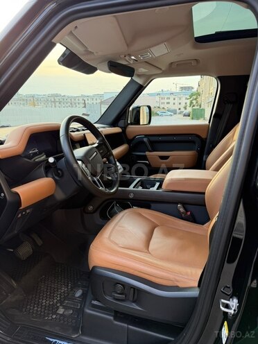 Land Rover Defender-7