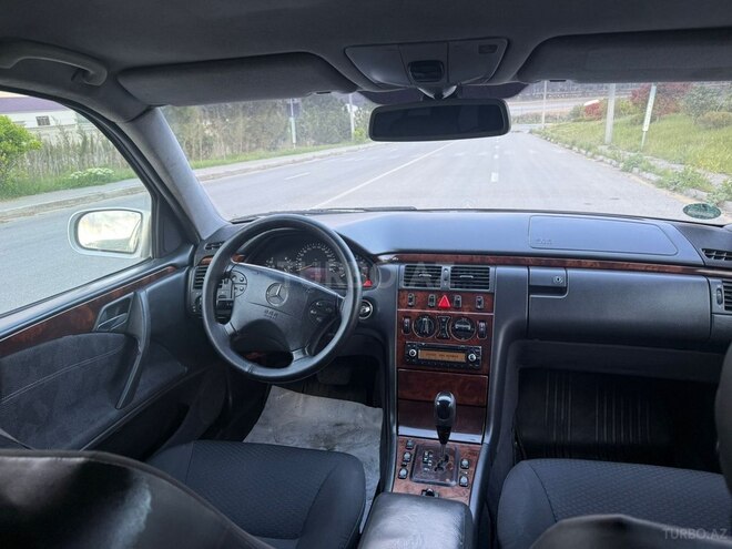 Mercedes E 240 2000, 392,000 km - 2.6 l - Bakı