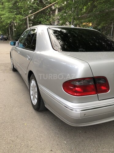 Mercedes E 270-6