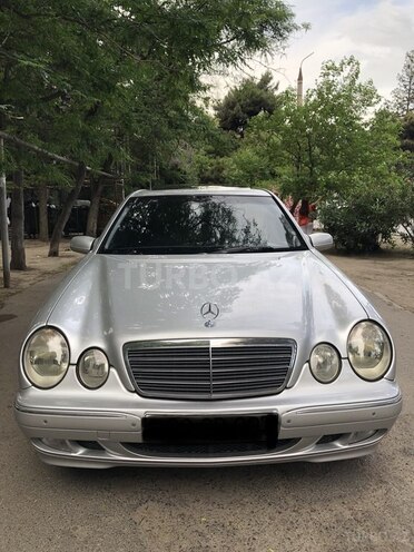 Mercedes E 270-1