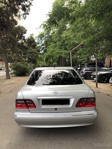 Mercedes E 270-4