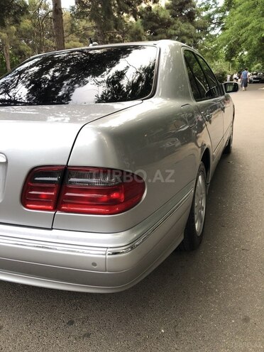 Mercedes E 270-5