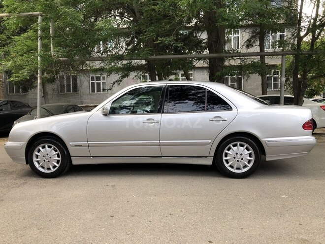 Mercedes E 270-3