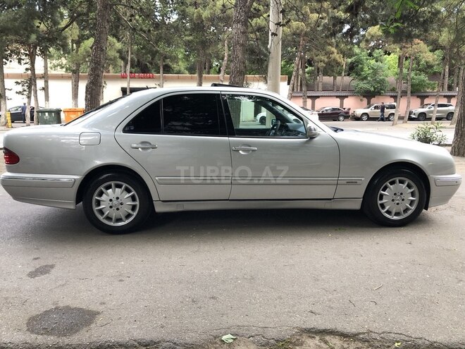 Mercedes E 270-2