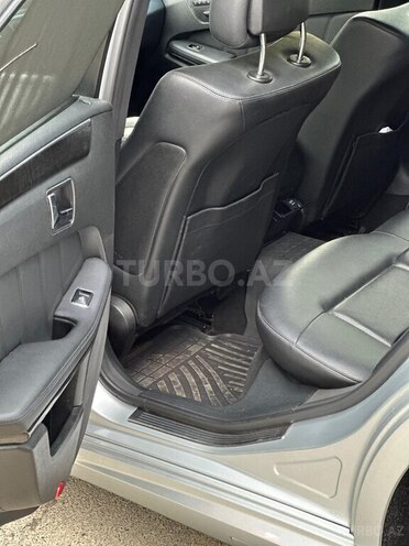 Mercedes E 300 4MATIC-10