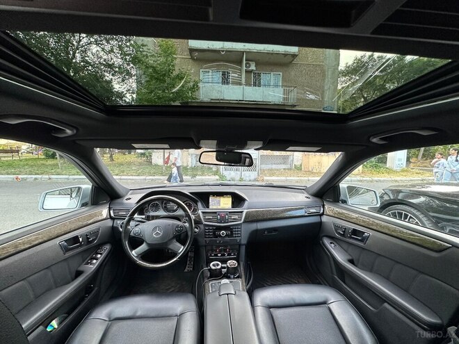 Mercedes E 300 4MATIC-12
