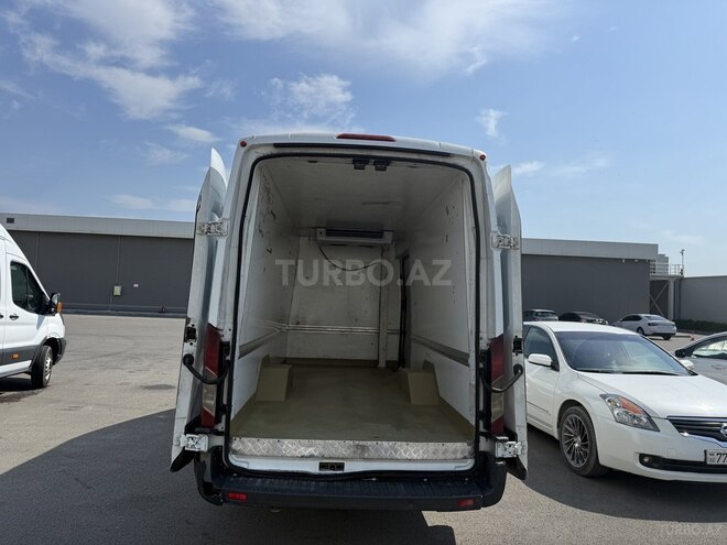 Ford Transit-6