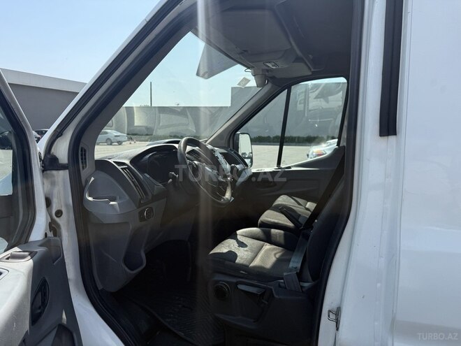 Ford Transit-9