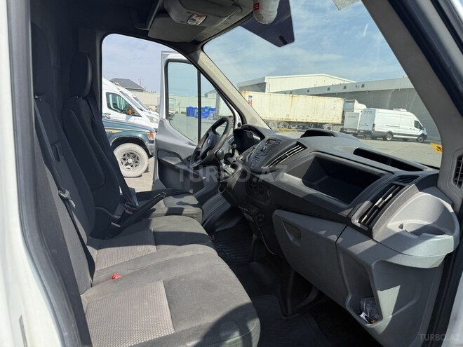 Ford Transit-8