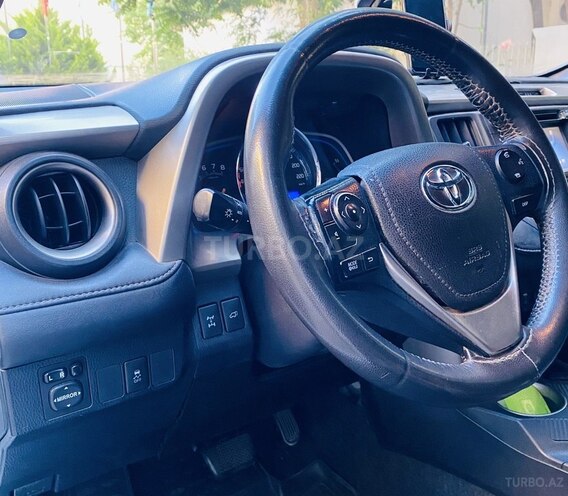 Toyota RAV4-8