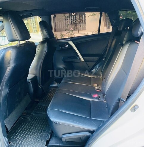 Toyota RAV4-11