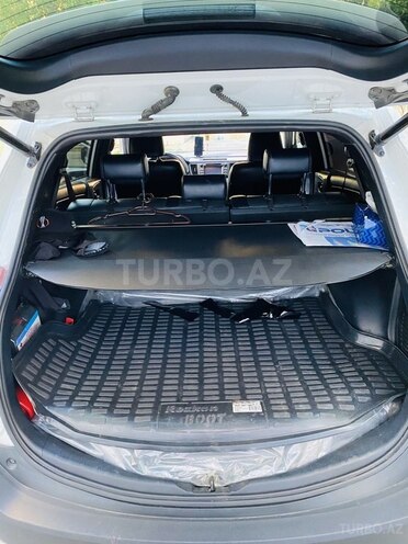 Toyota RAV4-12