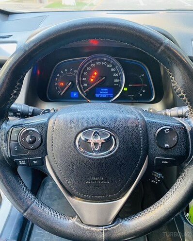 Toyota RAV4-9