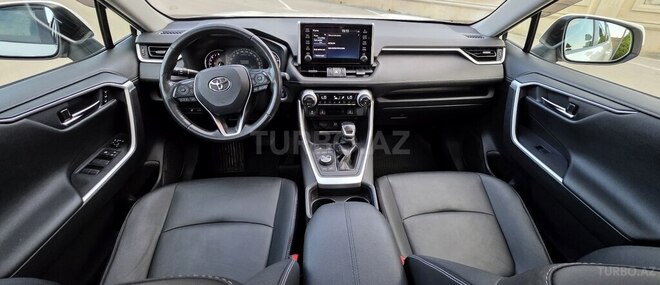Toyota RAV4-8