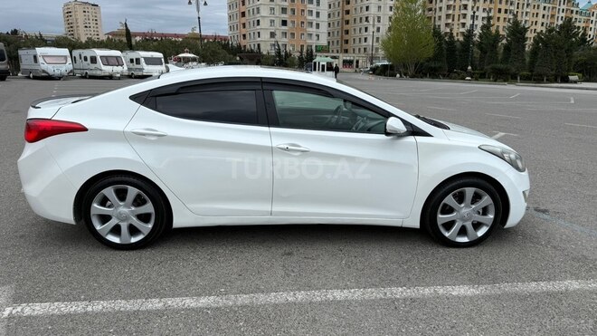 Hyundai Elantra-7