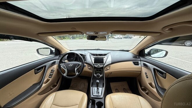Hyundai Elantra-14