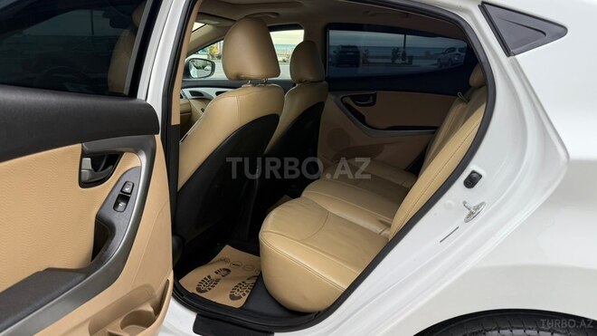 Hyundai Elantra-16