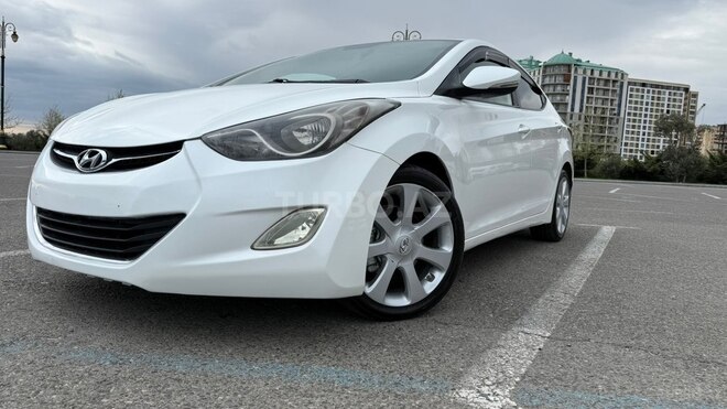 Hyundai Elantra-2