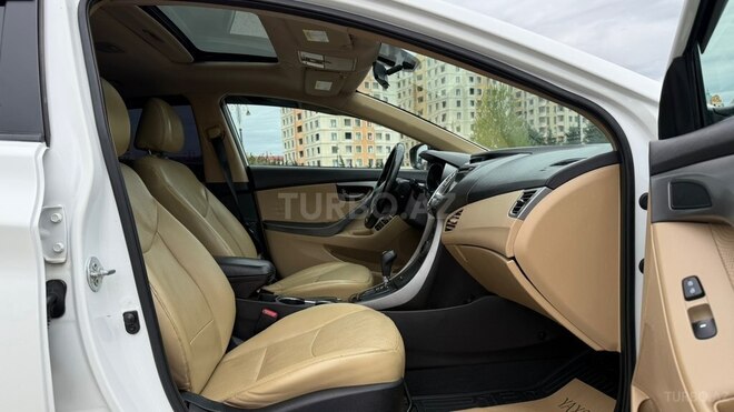 Hyundai Elantra-15