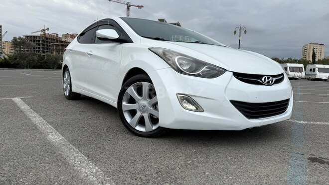 Hyundai Elantra-3