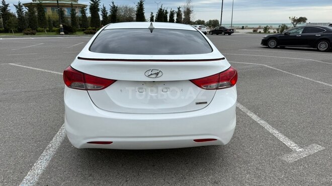 Hyundai Elantra-11