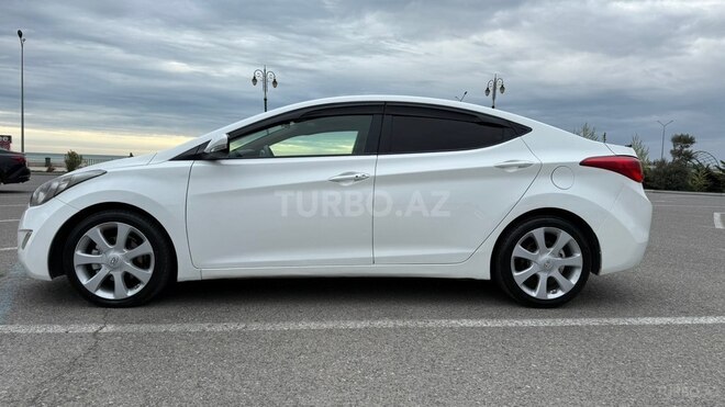 Hyundai Elantra-8