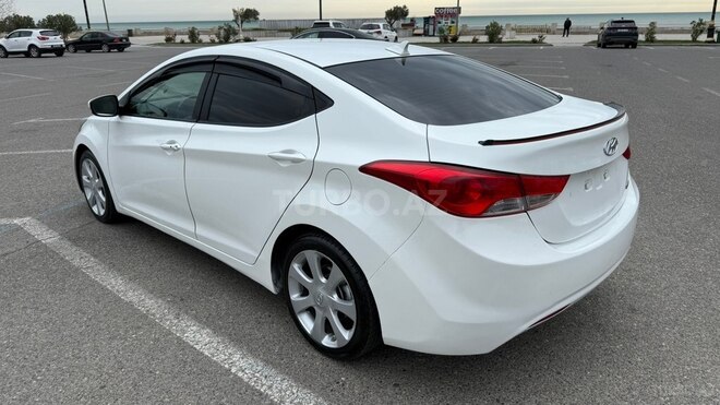 Hyundai Elantra-10