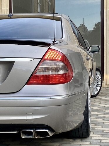 Mercedes E 320-13