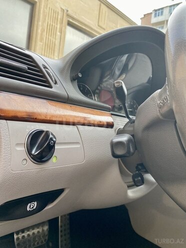 Mercedes E 320-19