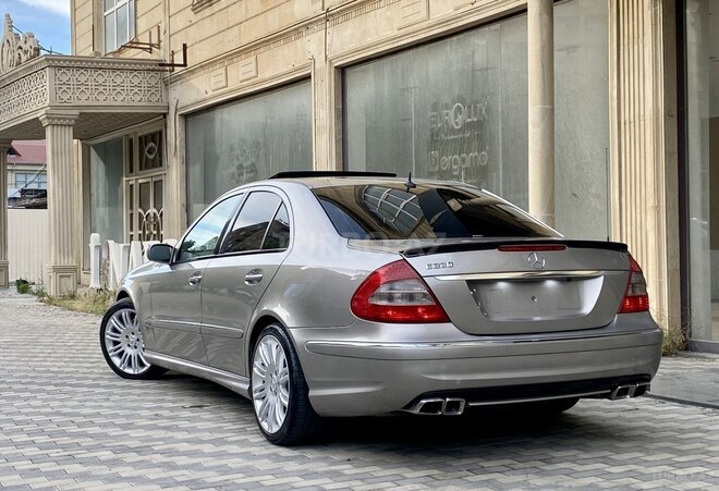 Mercedes E 320-9