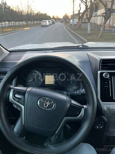 Toyota Land Cruiser Prado-7