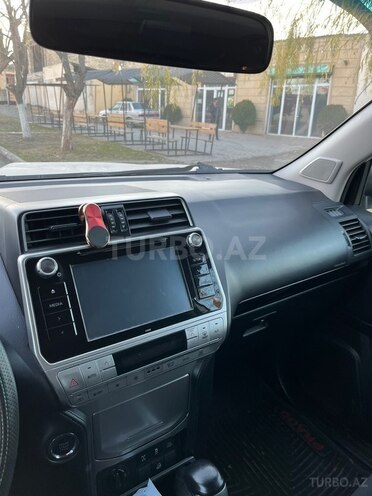 Toyota Land Cruiser Prado-8