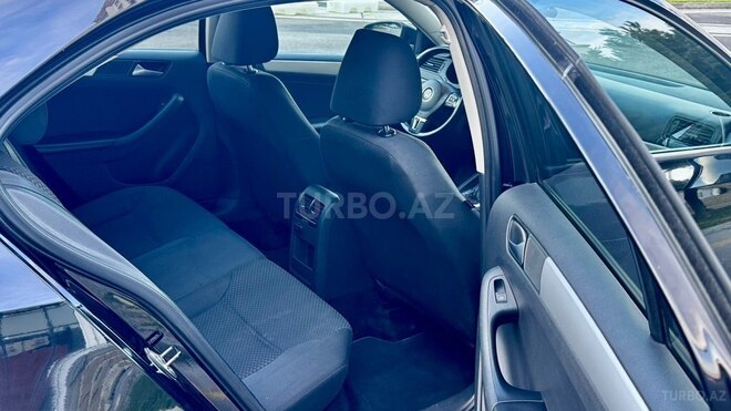 Volkswagen Jetta-11