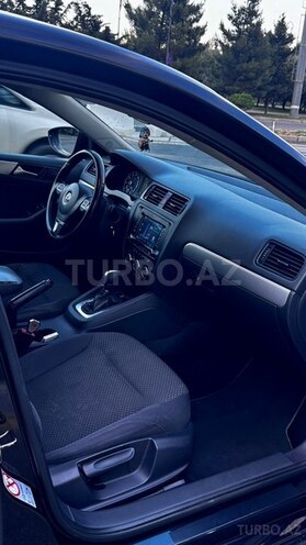 Volkswagen Jetta-12