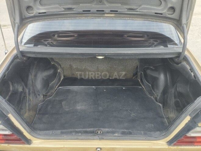 Mercedes 260 E-10