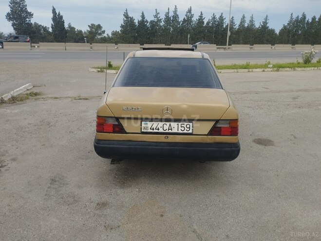 Mercedes 260 E-11