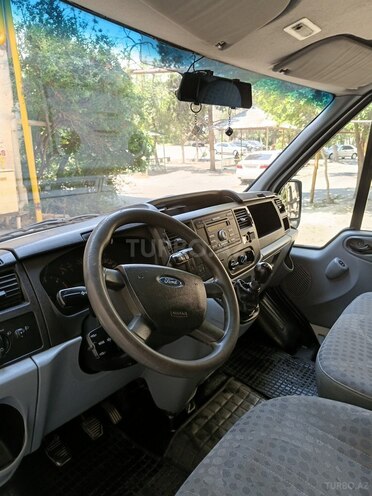 Ford Transit-3