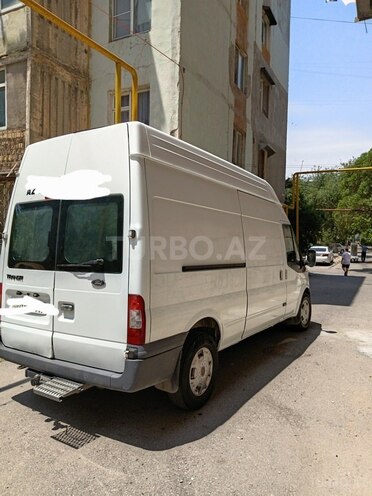 Ford Transit-10