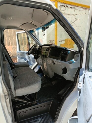 Ford Transit-11