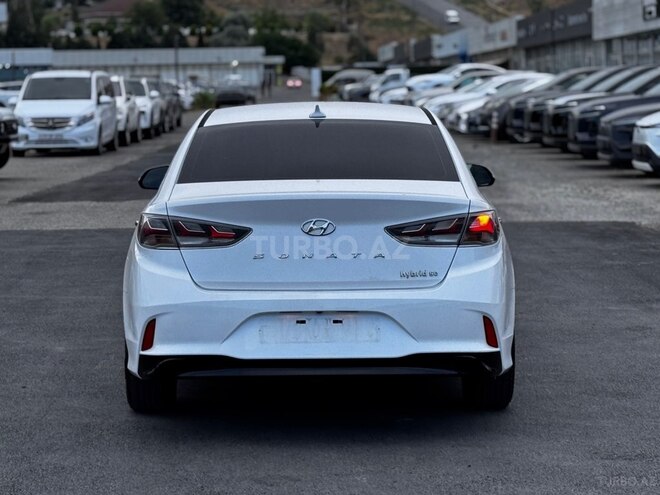 Hyundai Sonata-4