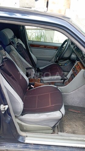 Mercedes 280 E-2