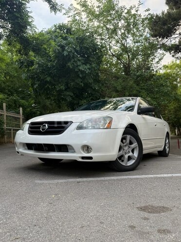 Nissan Altima-1