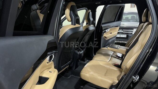 Volvo XC90-21