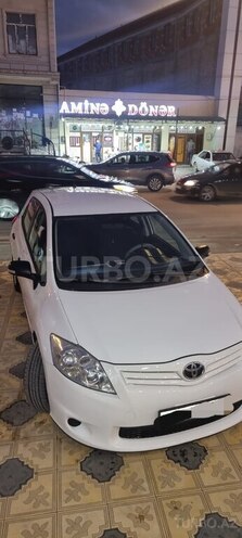 Toyota Auris-2