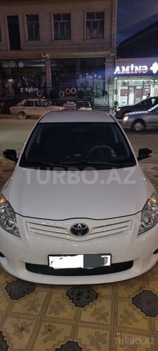 Toyota Auris-1